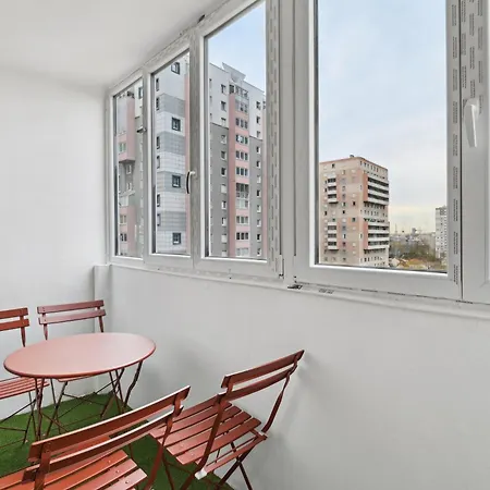Chic And Spacious With Parking *