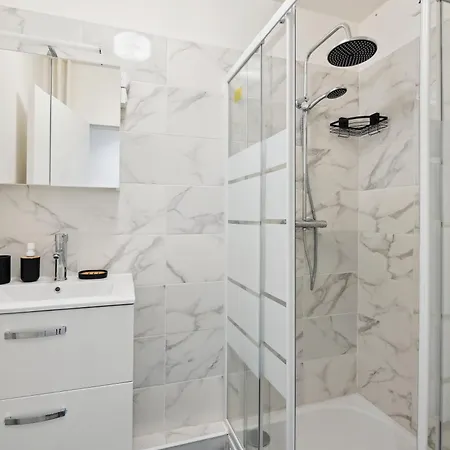 Apartmán Chic And Spacious With Parking