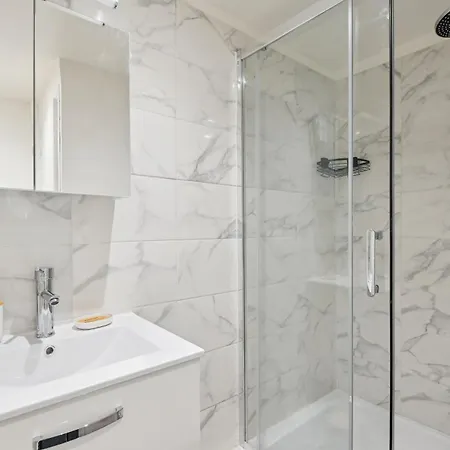 Chic And Spacious With Parking Apartmán Bois-Colombes