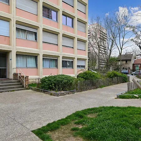 Apartmán Chic And Spacious With Parking Bois-Colombes